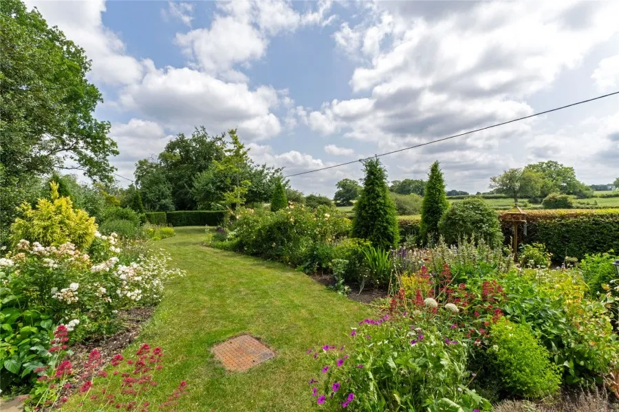 House Under Offer with 4 bedrooms in Farnham Green, Farnham, CM23, photo 21