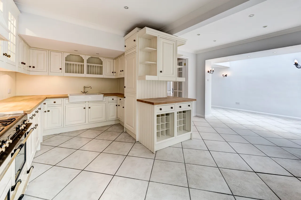 4 bed house to rent — Belsize Road, Swiss Cottage, London, NW6
