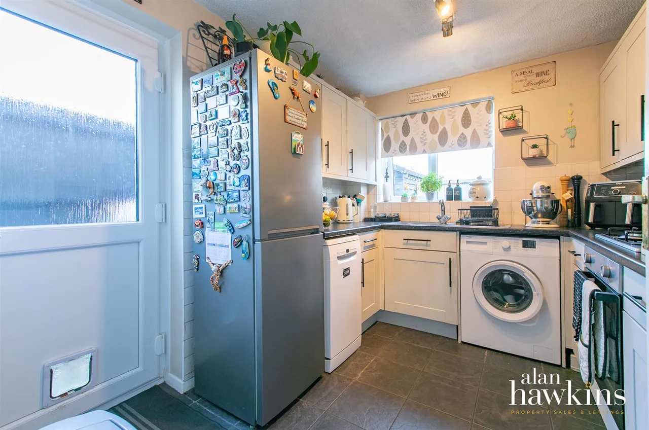 Victoria Drive, Lyneham, SN15, photo 6