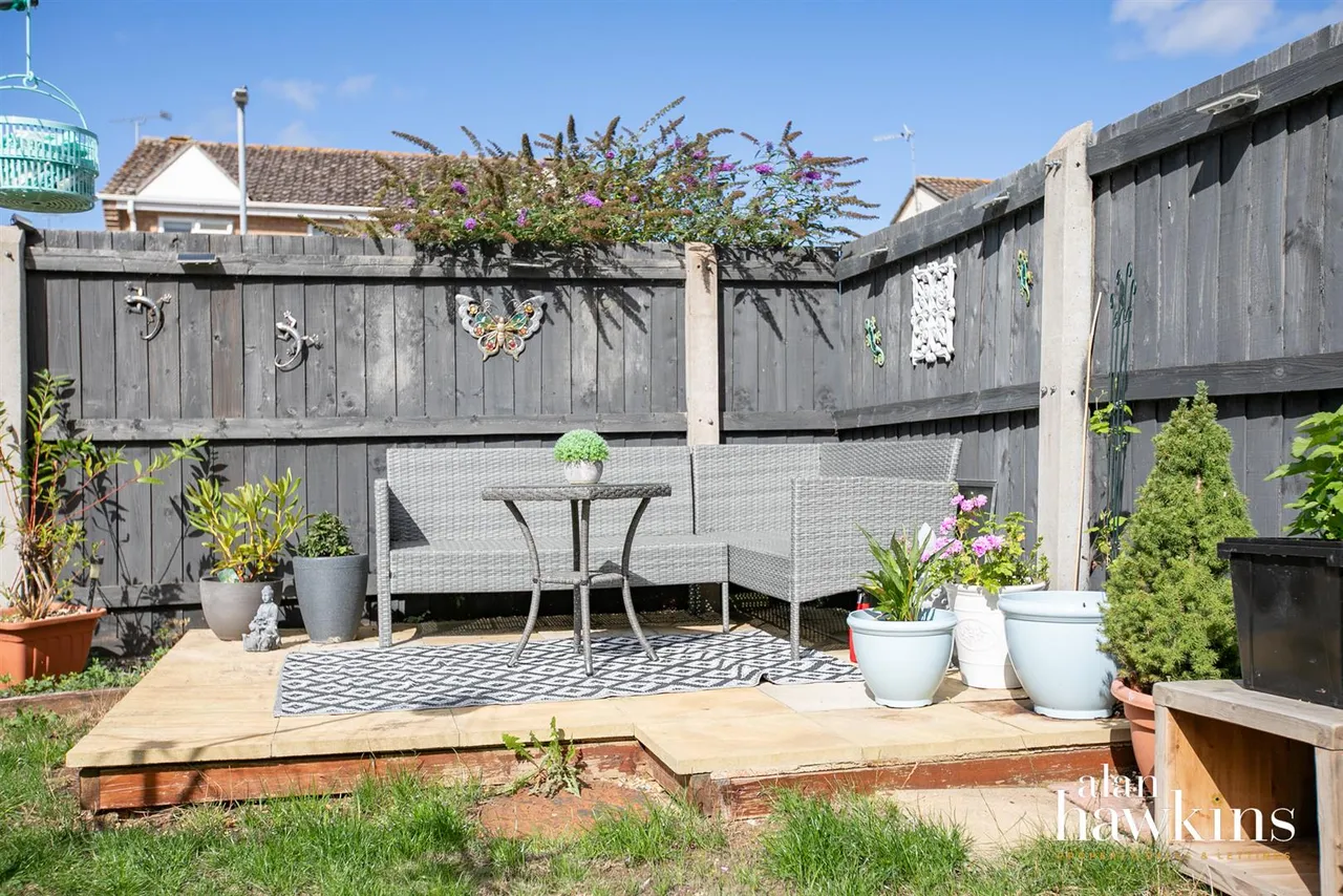 Victoria Drive, Lyneham, SN15, photo 13