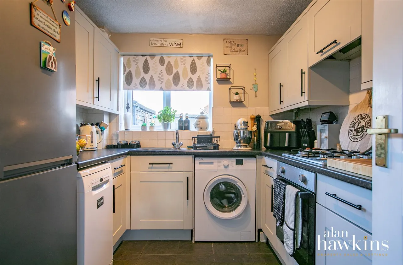 Victoria Drive, Lyneham, SN15, photo 7