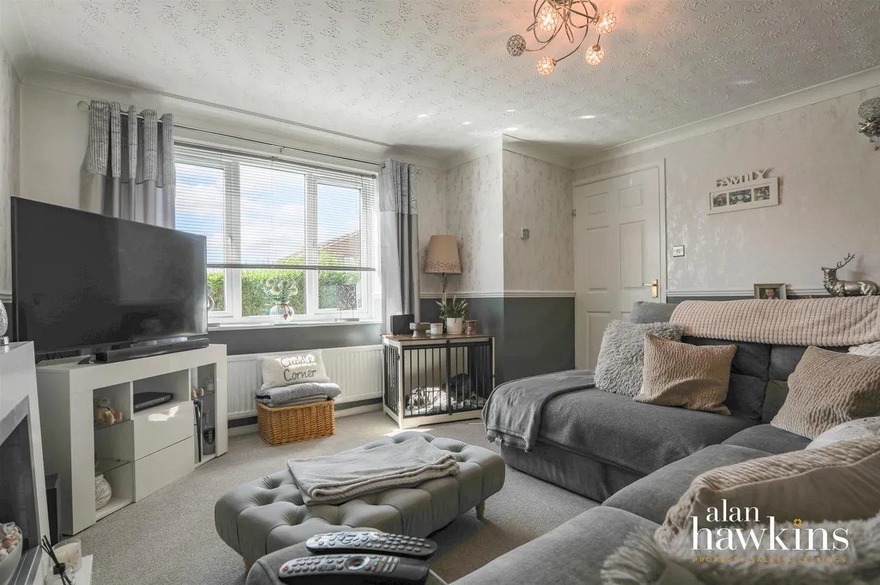 Victoria Drive, Lyneham, SN15, photo 4