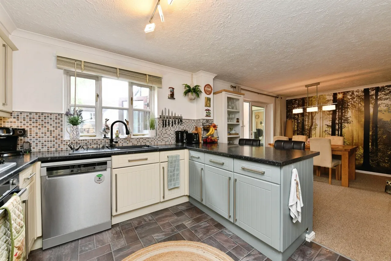 Bythebrook, Chippenham, SN14, photo 4