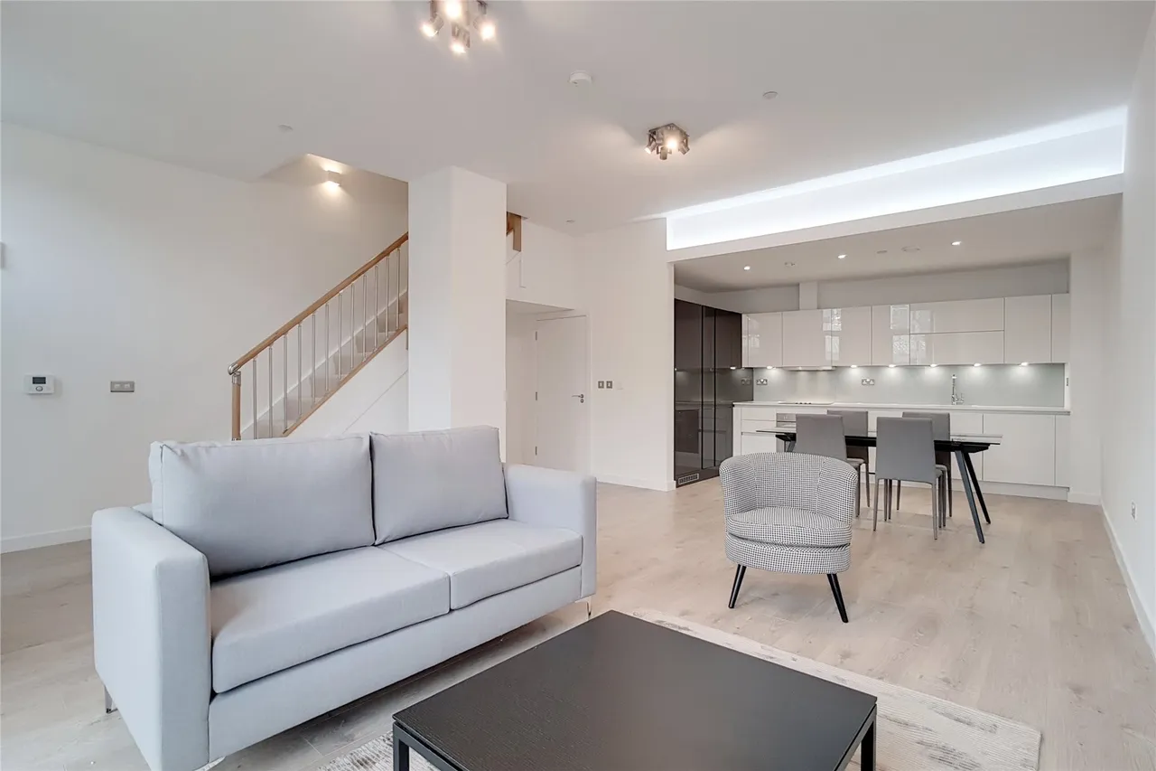2 bed house to rent, Williamsburg Plaza, Manhattan Plaza, E14