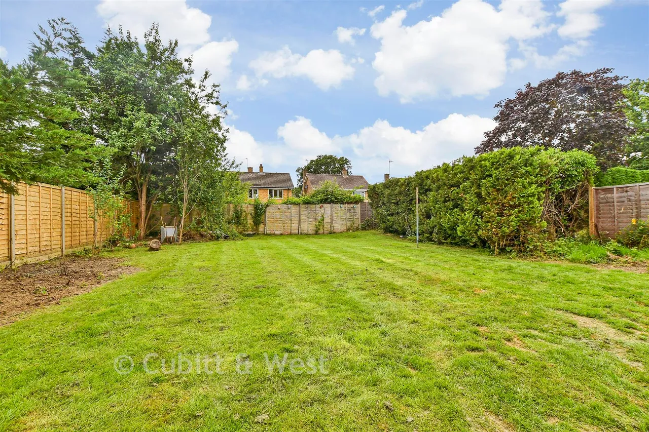 Trelawne Drive, Cranleigh, GU6, photo 15