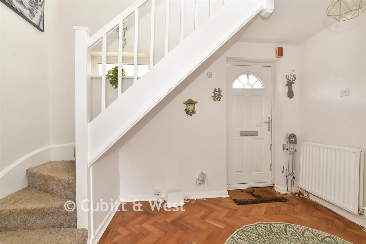 Trelawne Drive, Cranleigh, GU6, photo 5