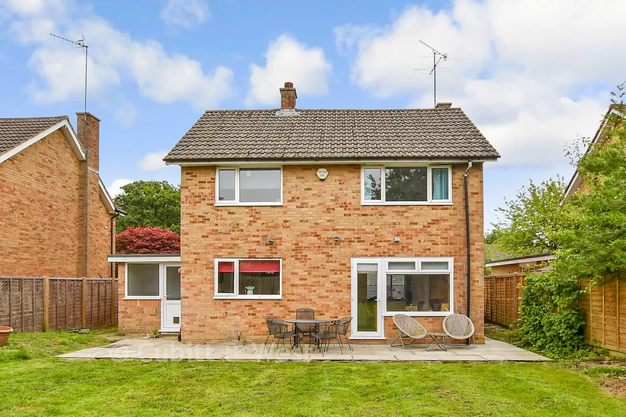 Trelawne Drive, Cranleigh, GU6, photo 2