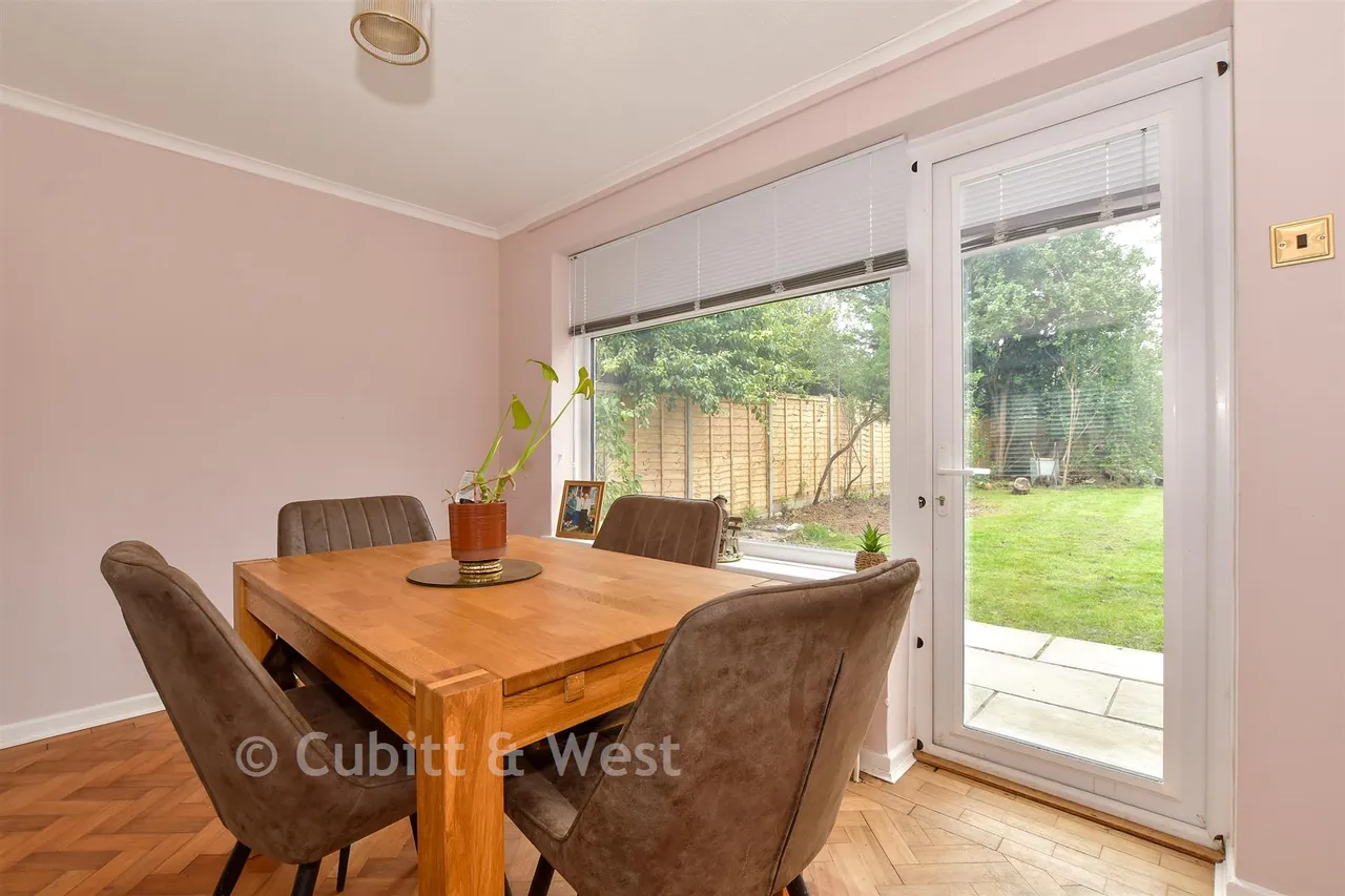 Trelawne Drive, Cranleigh, GU6, photo 8