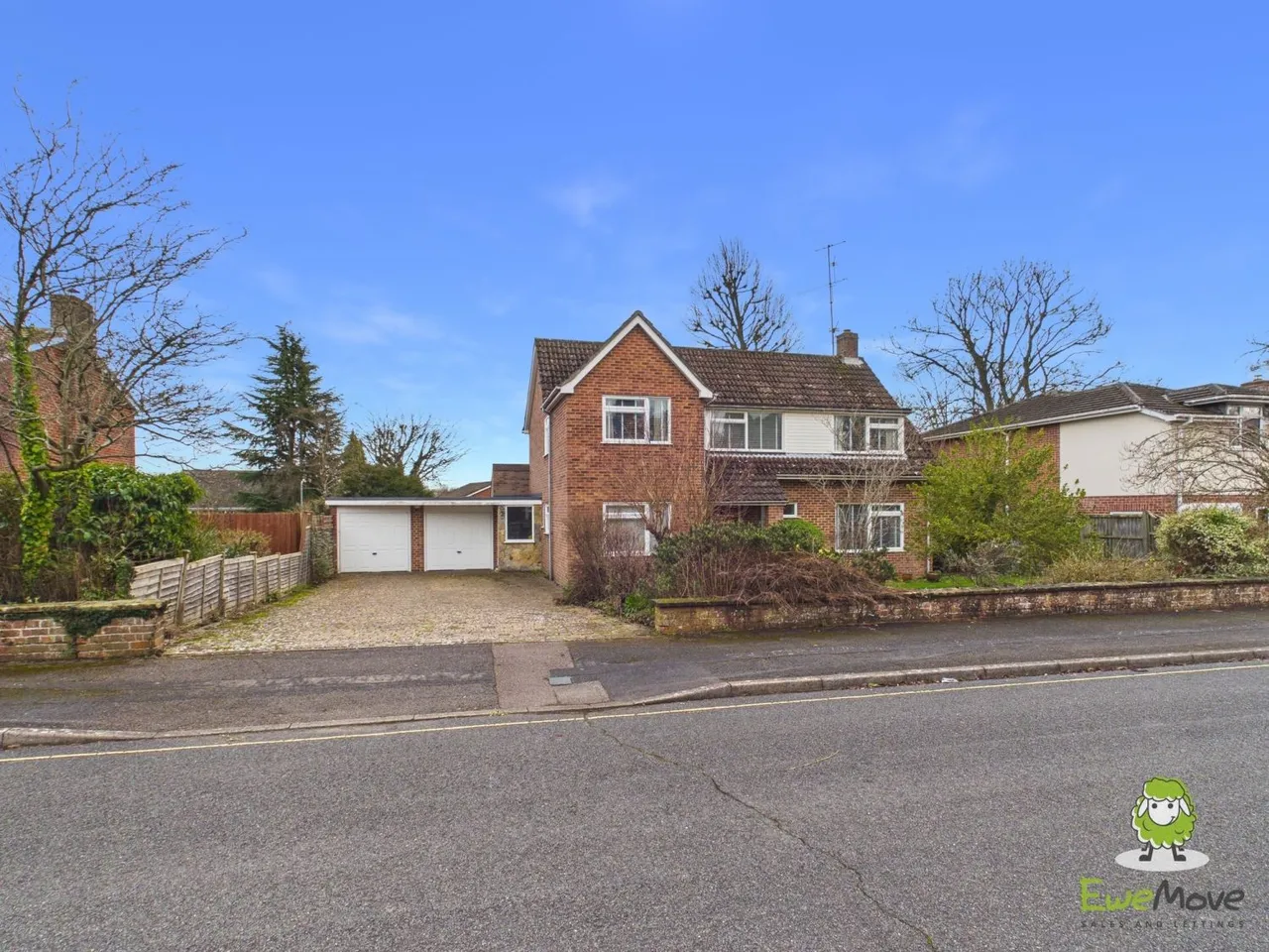 4 bed house for sale, Neville Close, Basingstoke, RG21