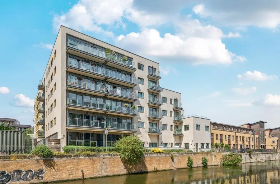 1 bed flat for sale, Aqua Vista Square, London, E3