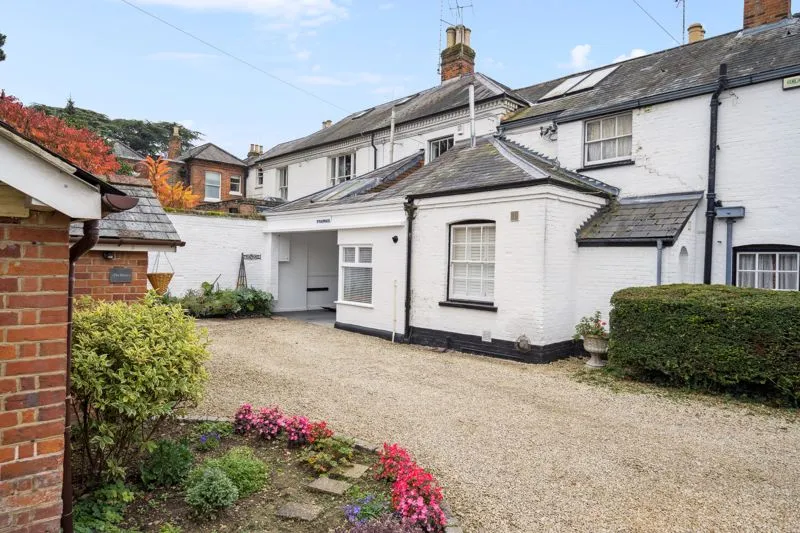 3 bed house to rent — Abney Court Drive, Bourne End SL8 5DL
