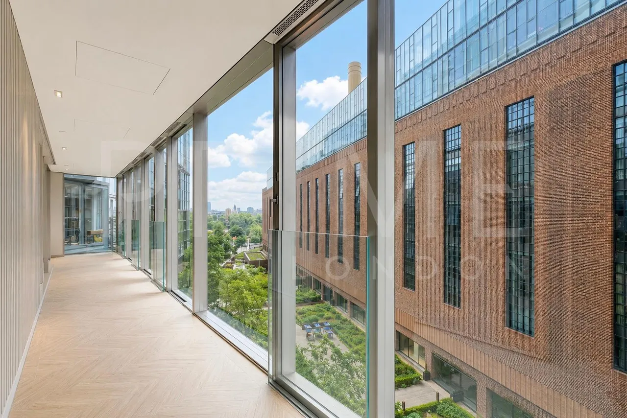 2 bed flat for sale, Fladgate House, Circus West, SW11