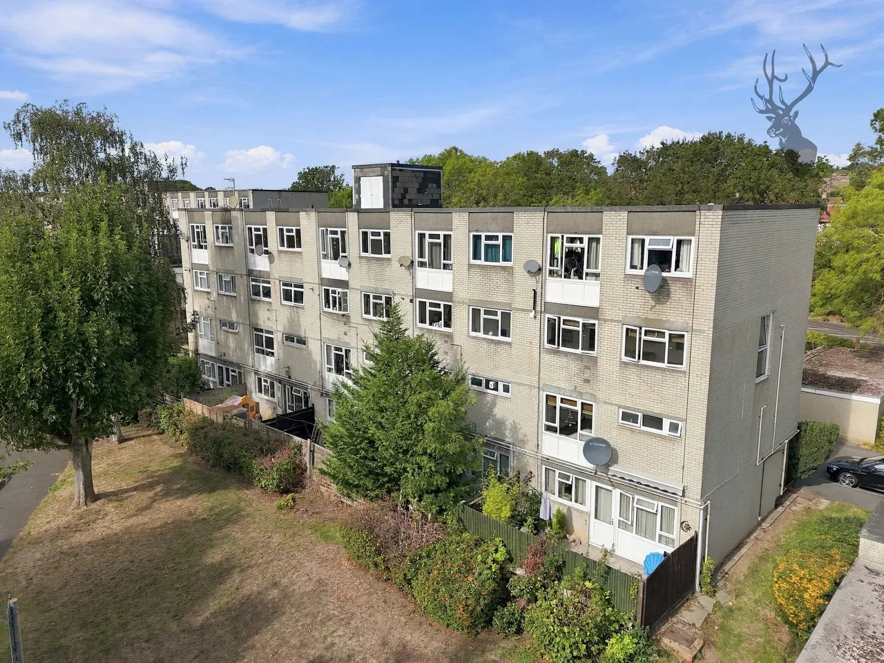 2 bed flat for sale, Longcroft Rise, Loughton, IG10