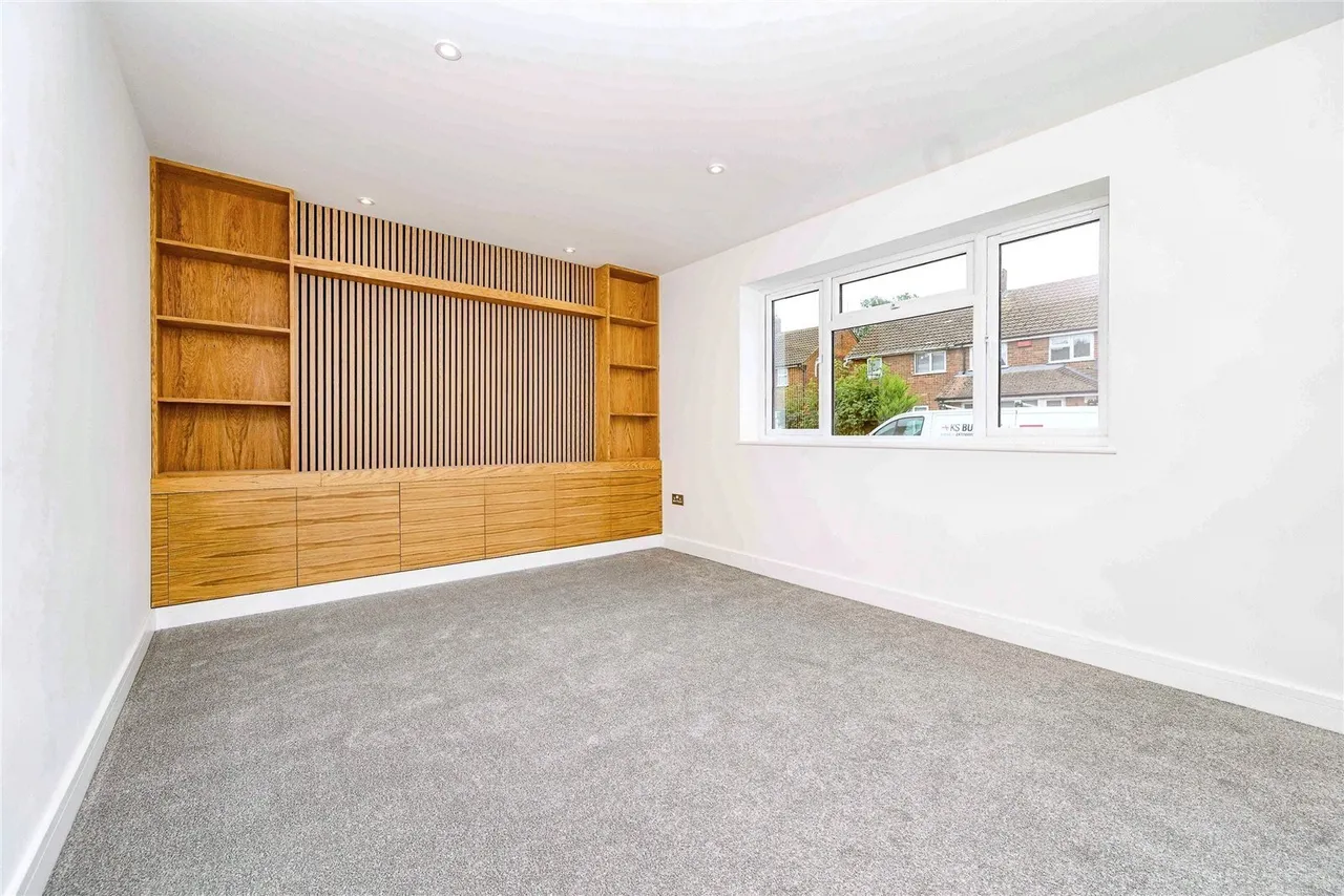 Blackthorn Drive, Luton, LU2, photo 2