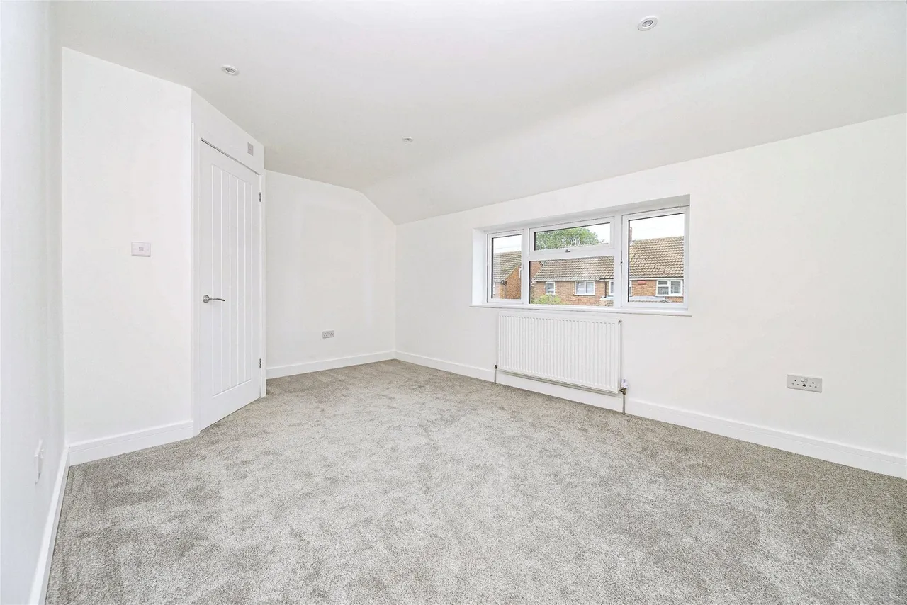 Blackthorn Drive, Luton, LU2, photo 9