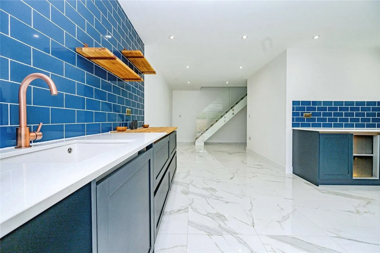 Blackthorn Drive, Luton, LU2, photo 6