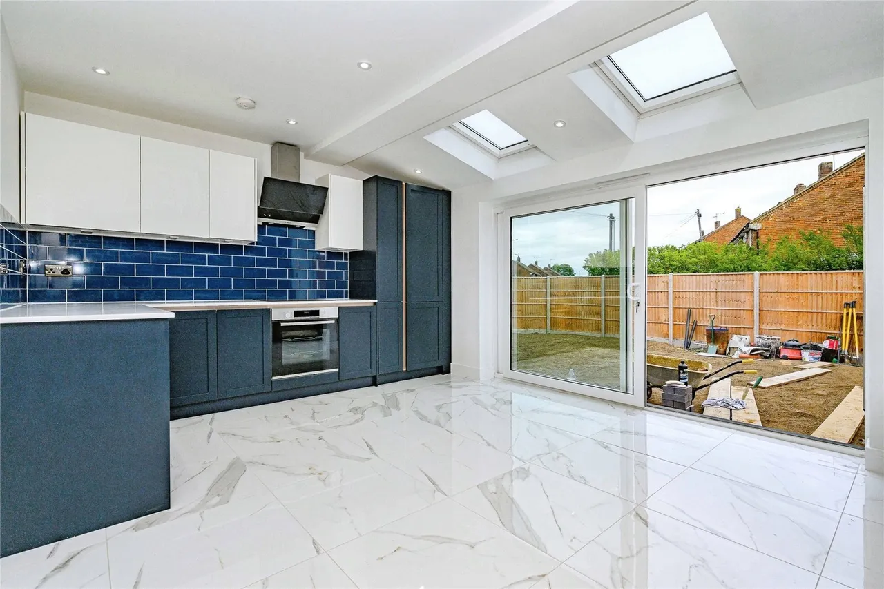 Blackthorn Drive, Luton, LU2, photo 4
