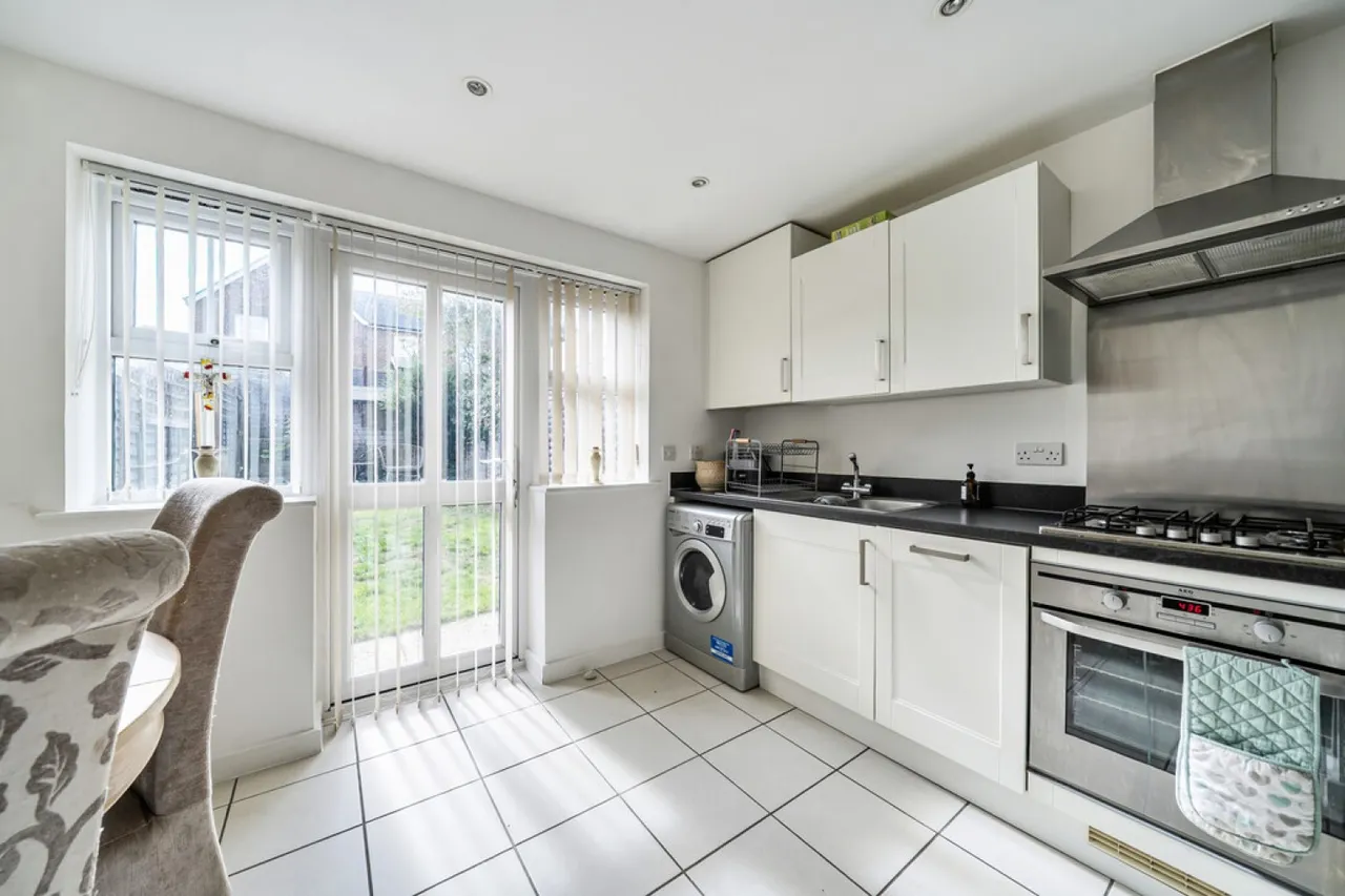 Sherfield Park, RG27, photo 3