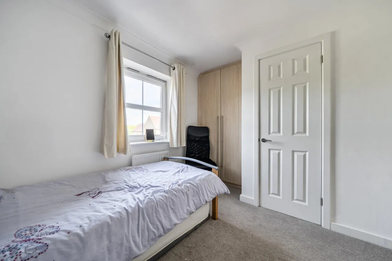 Sherfield Park, RG27, photo 8