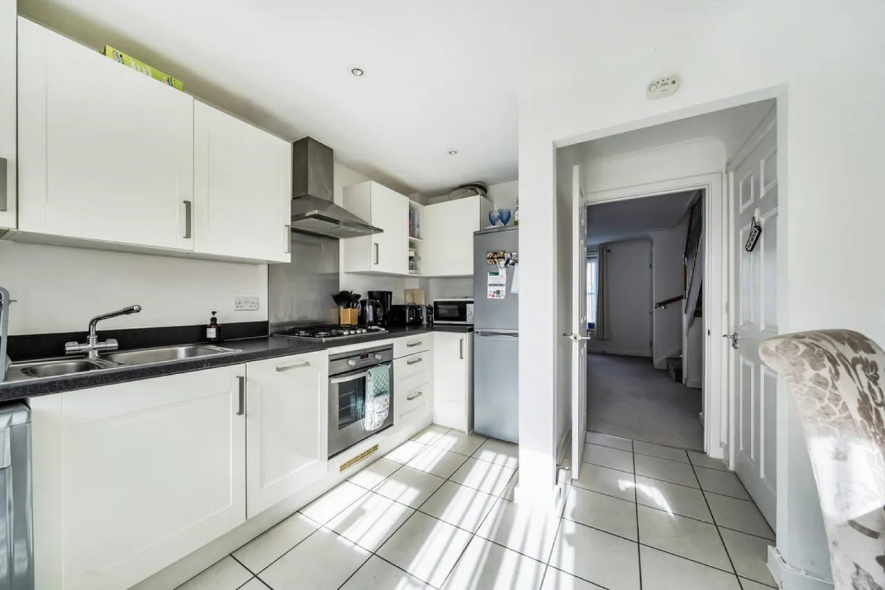 Sherfield Park, RG27, photo 2