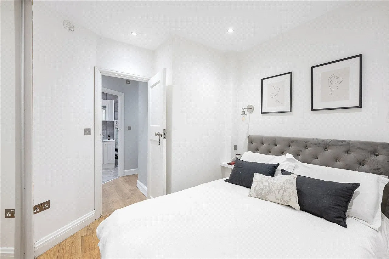 Pembroke Road, Kensington, London, W8, photo 3