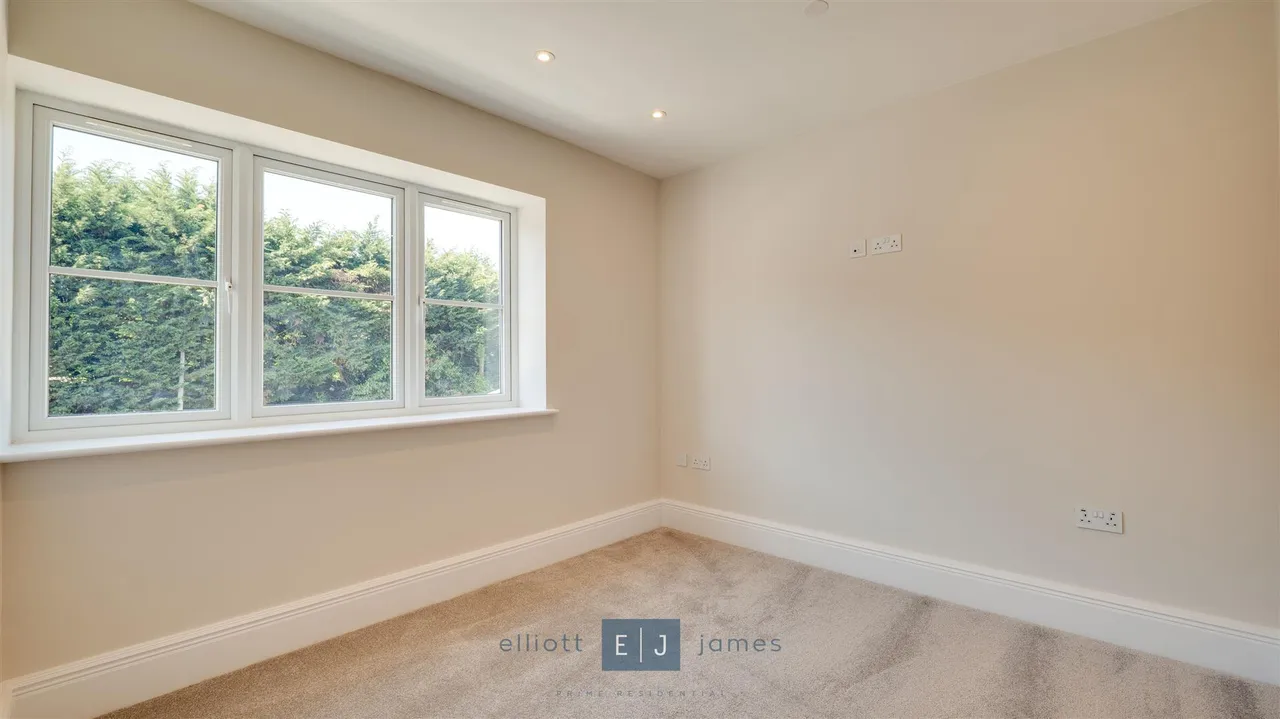 Mott Street, Sewardstonebury, E4, photo 8