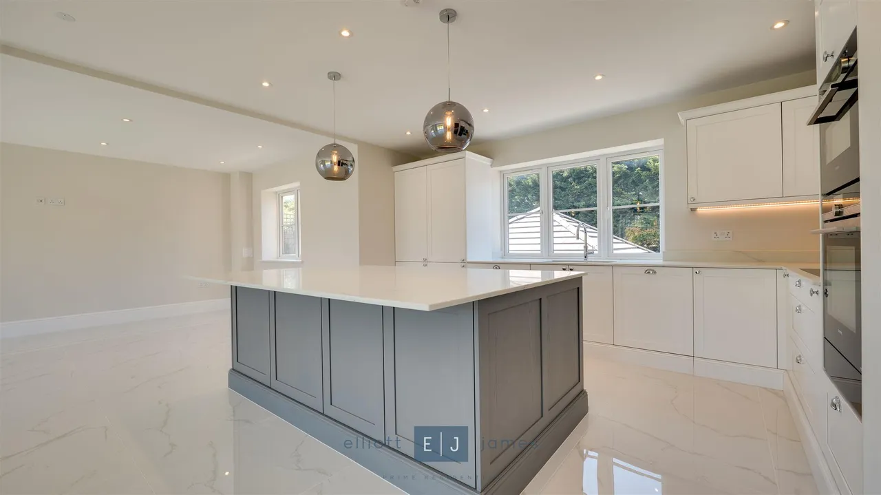 Mott Street, Sewardstonebury, E4, photo 9