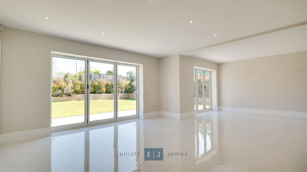 Mott Street, Sewardstonebury, E4, photo 10