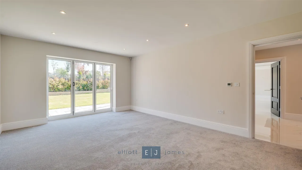 Mott Street, Sewardstonebury, E4, photo 5