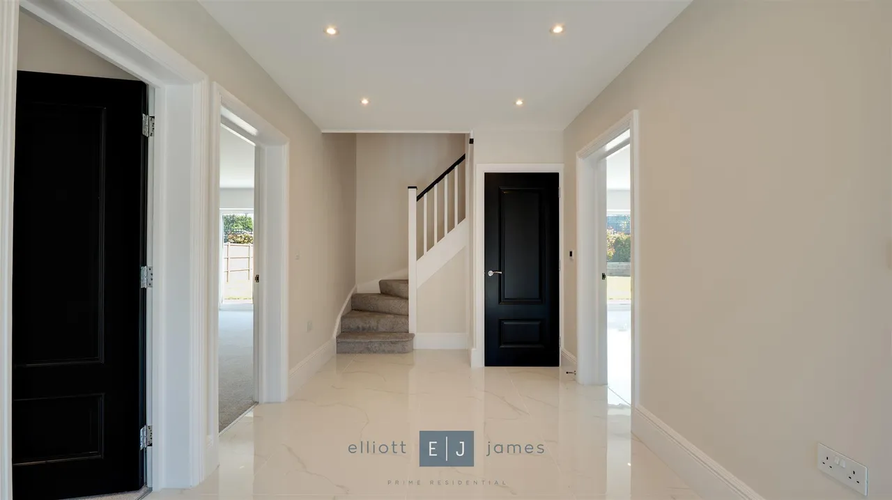 Mott Street, Sewardstonebury, E4, photo 6