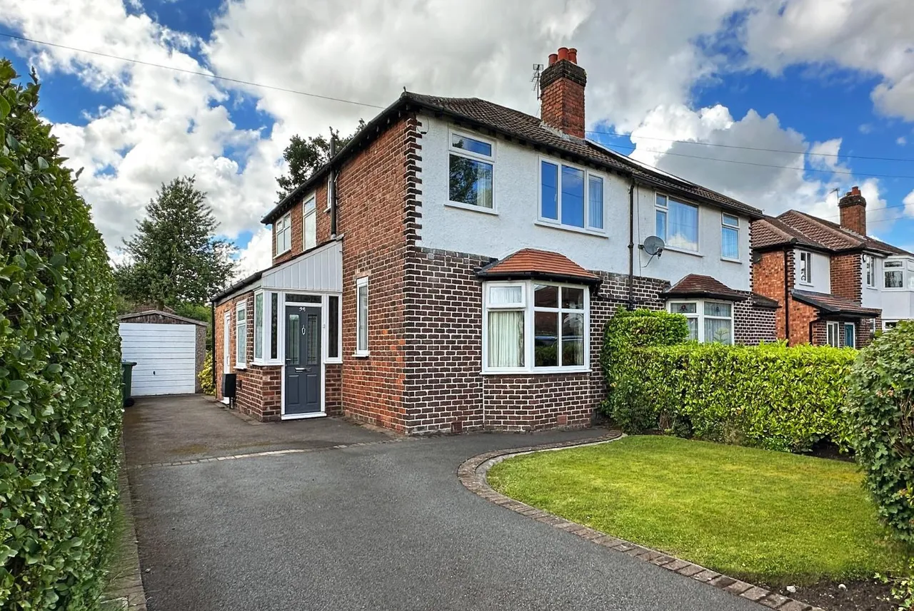 3 bed house for sale — Greenway Road, Timperley WA15 6BD