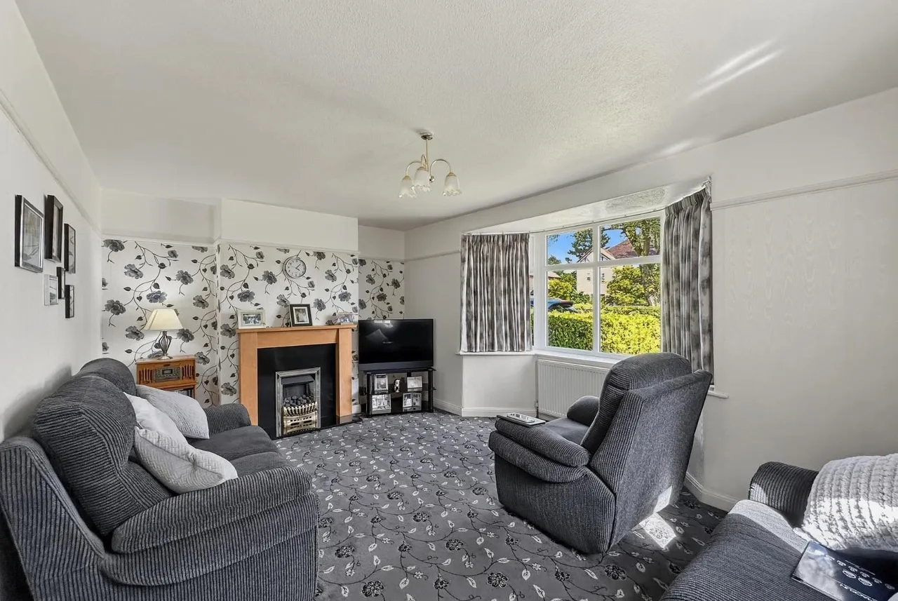 Greenway Road, Timperley WA15 6BD, photo 2