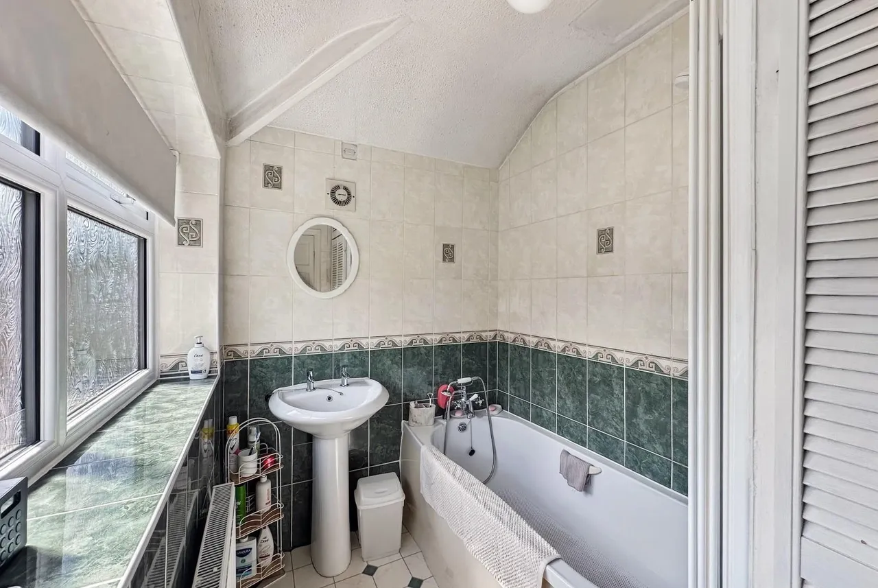 Greenway Road, Timperley WA15 6BD, photo 17