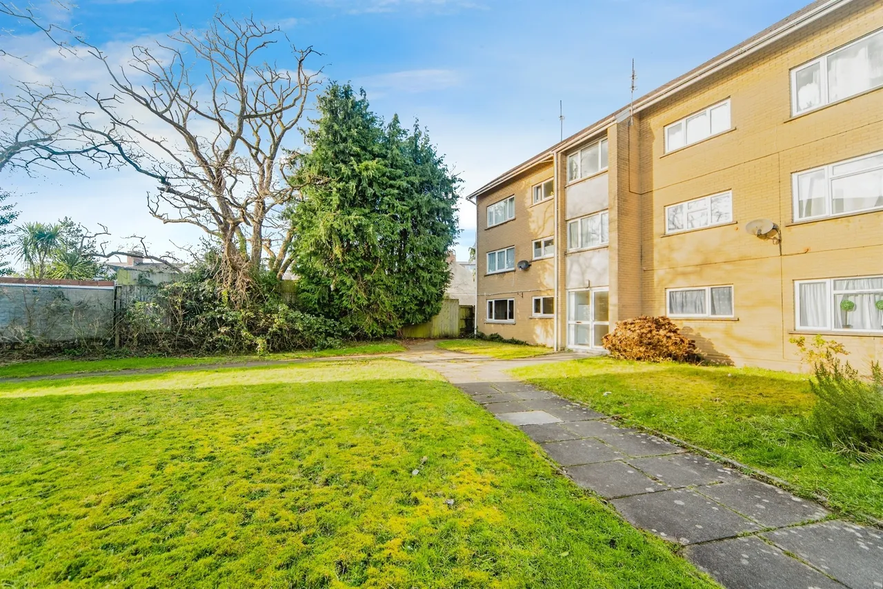 2 bed flat for sale — Trewartha Court, Whitchurch, CARDIFF