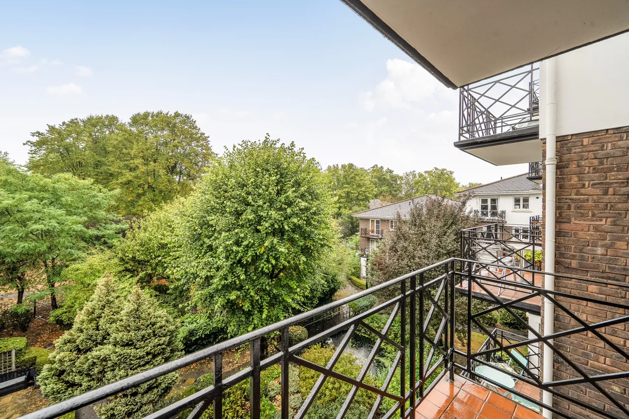 120 Brompton Park Crescent, London, photo 5