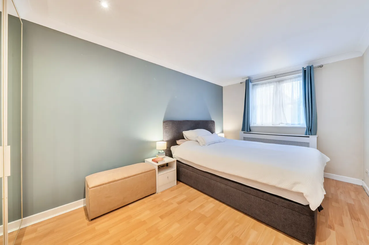 120 Brompton Park Crescent, London, photo 4