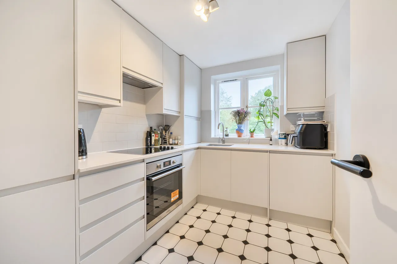 120 Brompton Park Crescent, London, photo 3