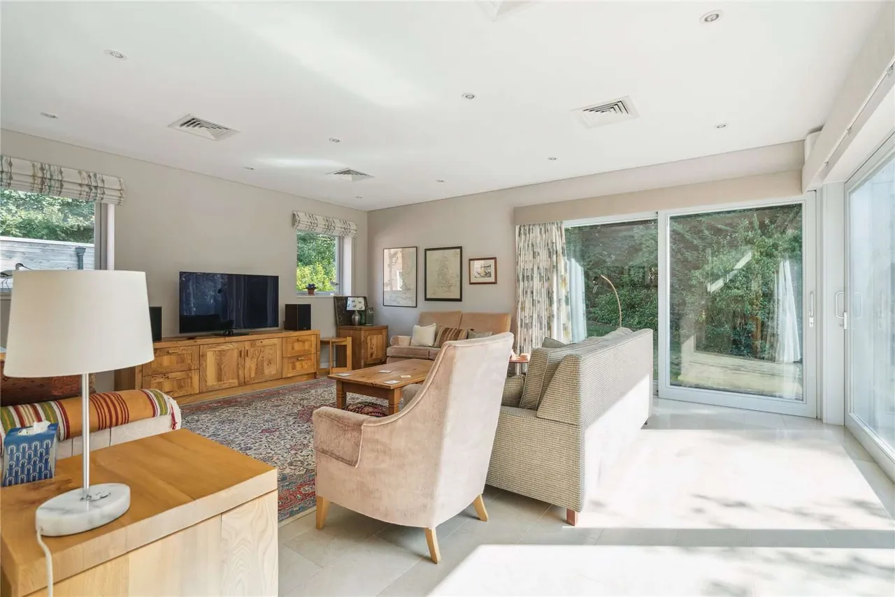 Copthorne Road, Croxley Green, Rickmansworth, Hertfordshire, WD3 4AE, photo 12