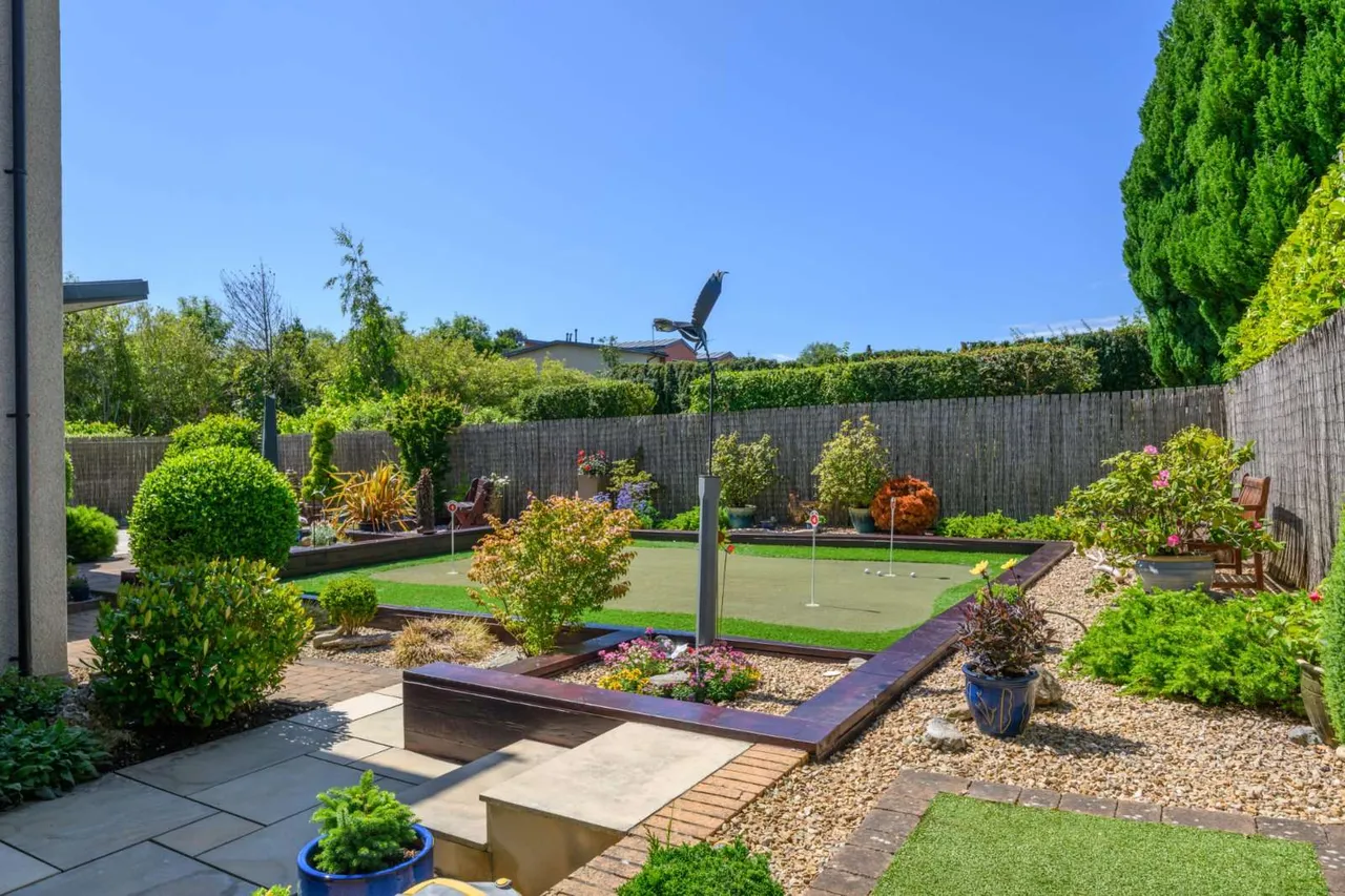 Pinegrove Gardens, Barnton, Edinburgh, EH4 8DA, photo 3