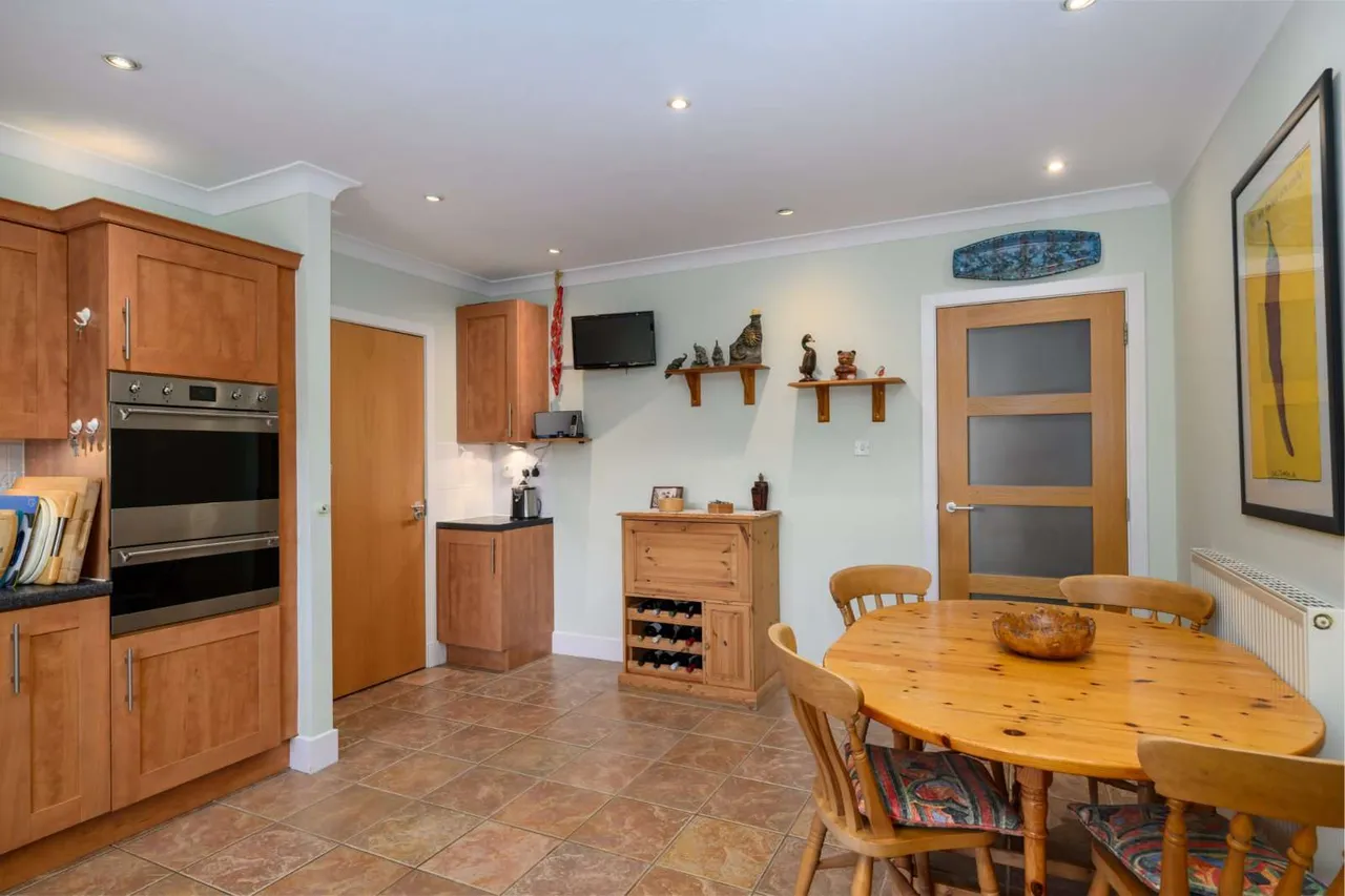 Pinegrove Gardens, Barnton, Edinburgh, EH4 8DA, photo 10