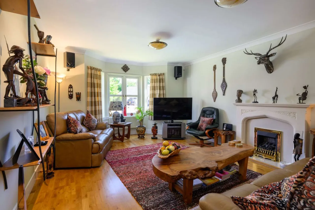 Pinegrove Gardens, Barnton, Edinburgh, EH4 8DA, photo 5