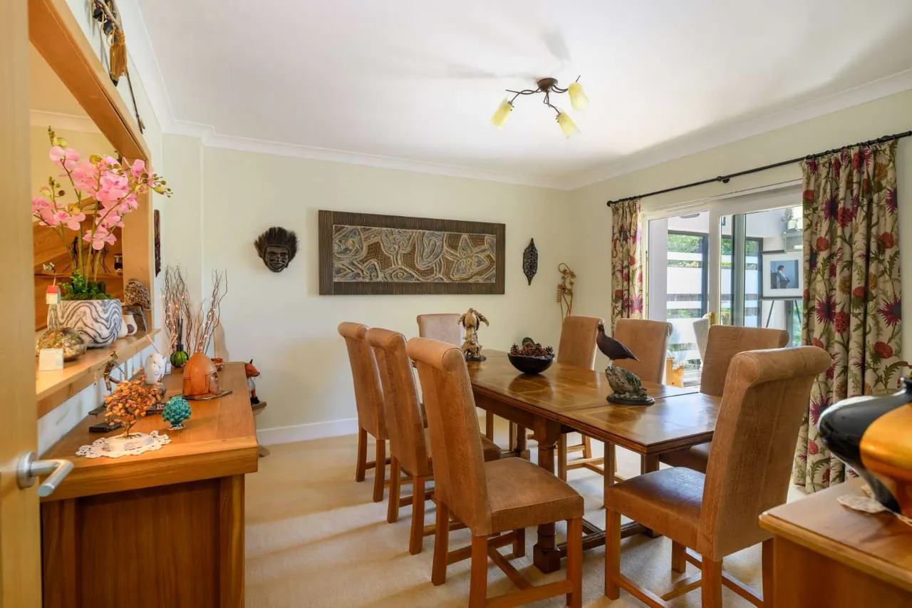 Pinegrove Gardens, Barnton, Edinburgh, EH4 8DA, photo 8
