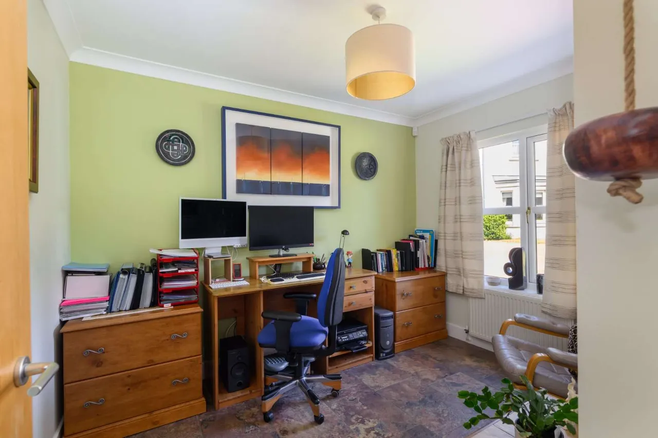 Pinegrove Gardens, Barnton, Edinburgh, EH4 8DA, photo 12