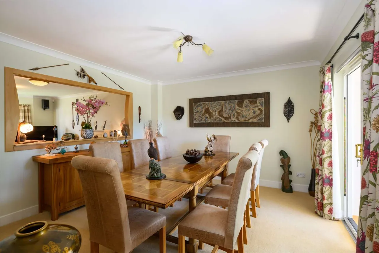 Pinegrove Gardens, Barnton, Edinburgh, EH4 8DA, photo 7