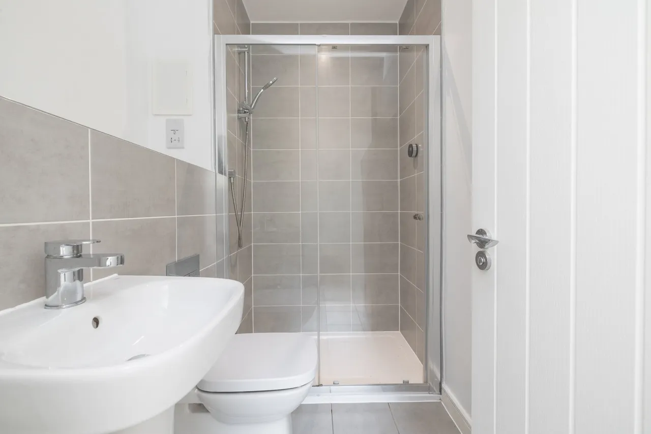 Walnut Tree Close, Guildford, GU1, photo 9