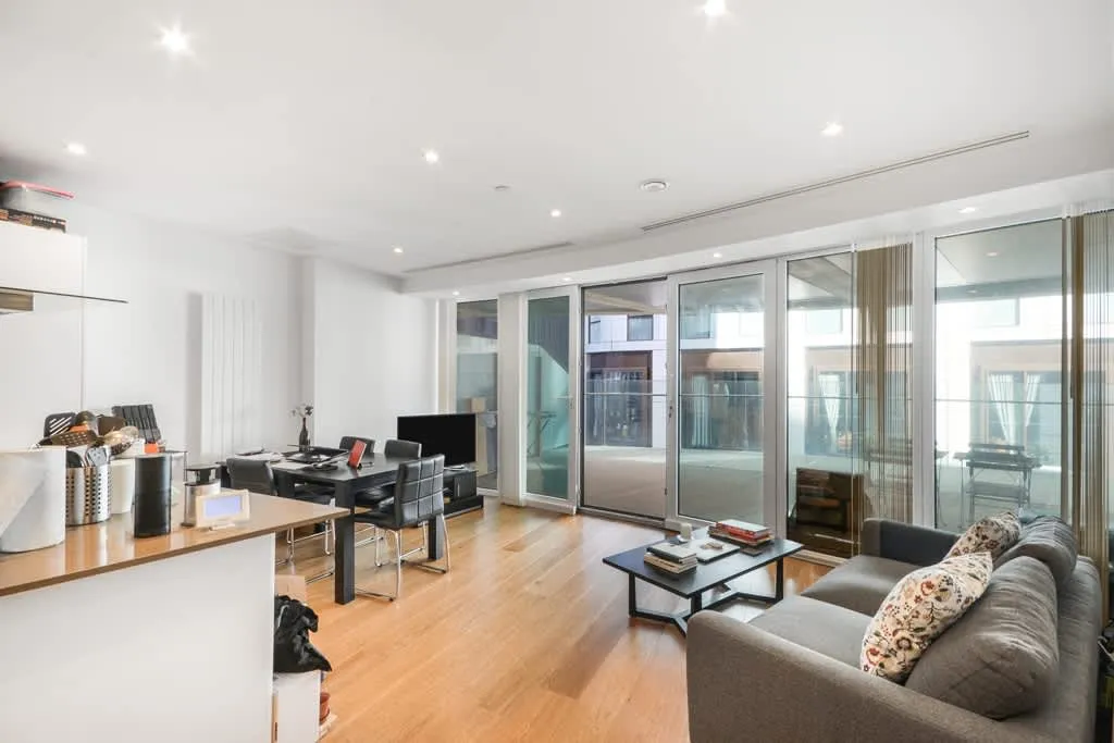 Arena Tower, Crossharbour Plaza, E14, photo 3