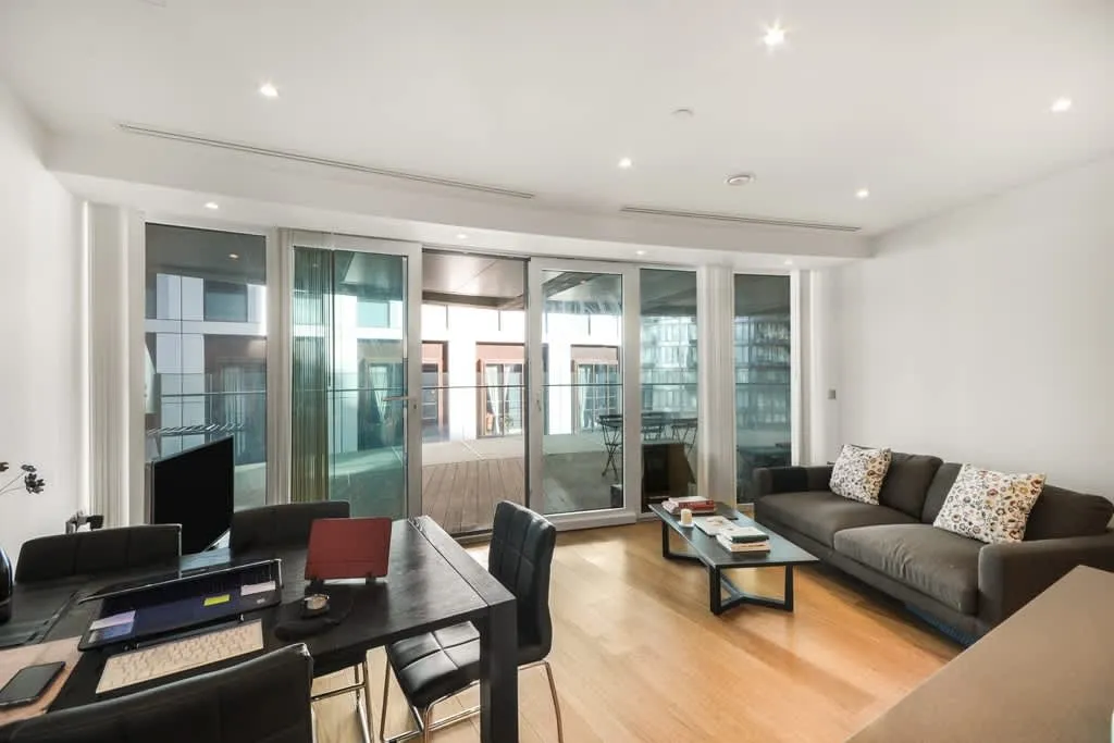 Arena Tower, Crossharbour Plaza, E14, photo 2