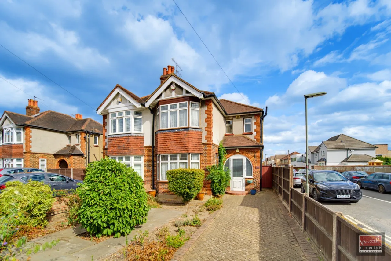3 bed house for sale, Stanwell Road, Ashford