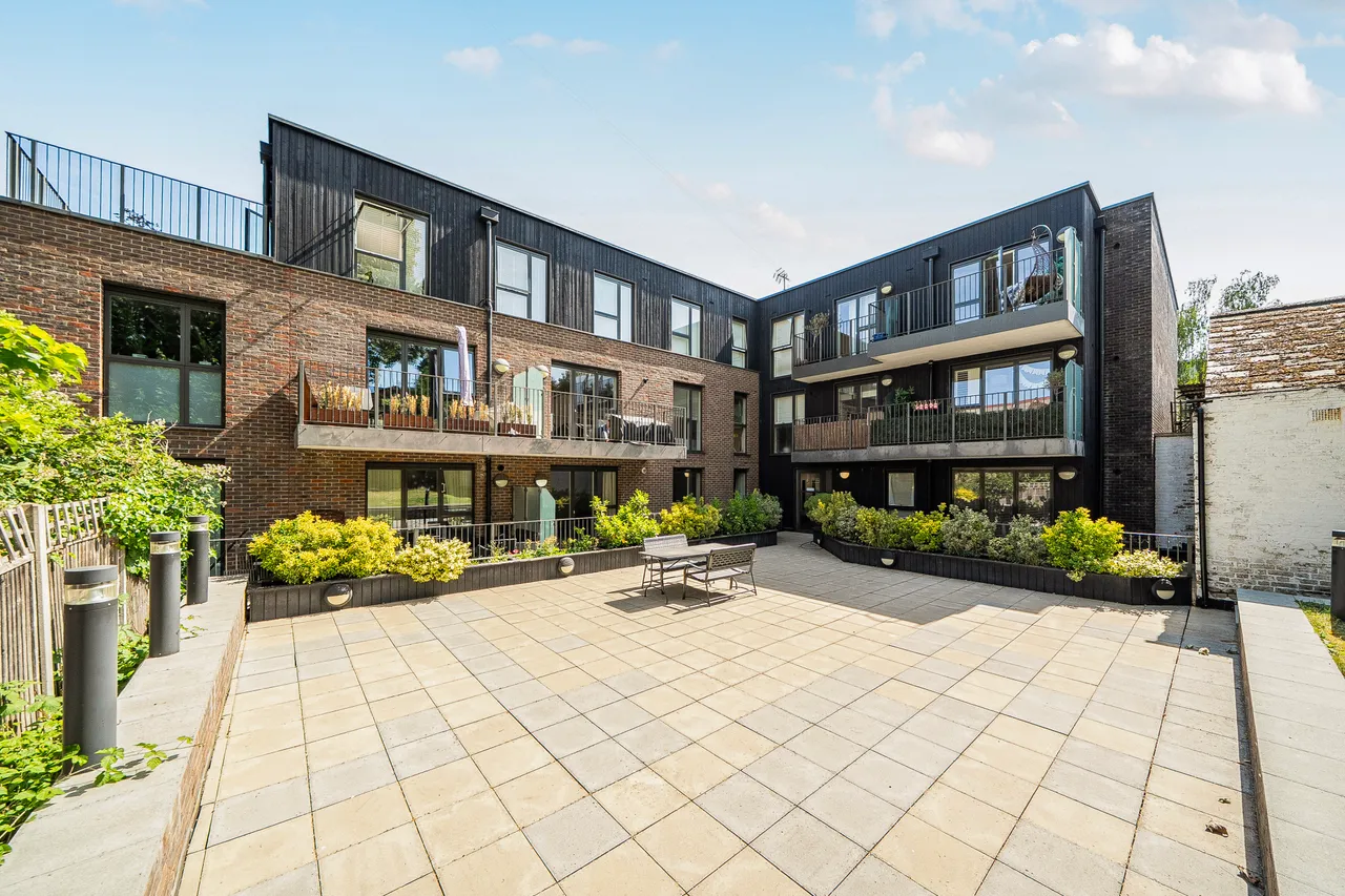 2 bed flat for sale — 30 Egleton House, 230 Roehampton Lane, London
