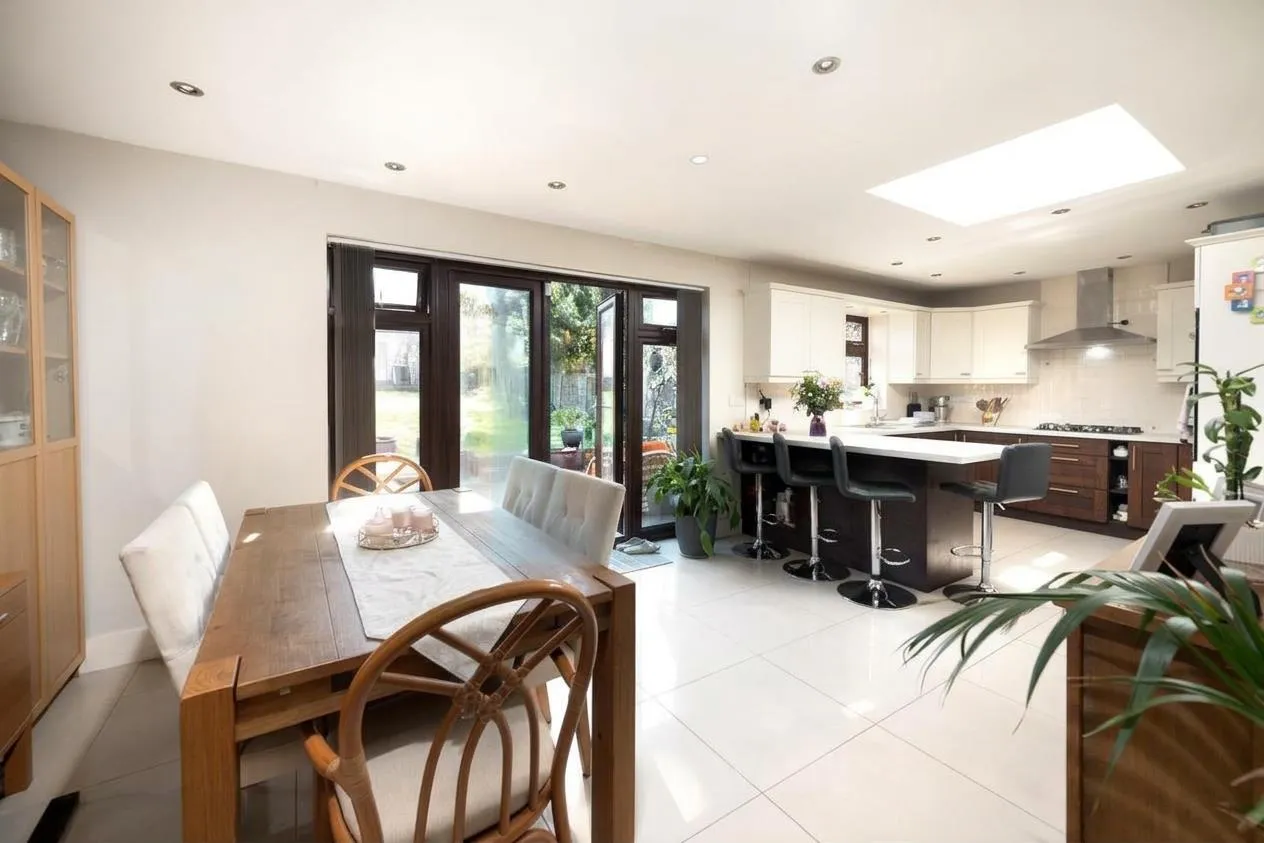 Laurel Gardens, Mill Hill, NW7, photo 2